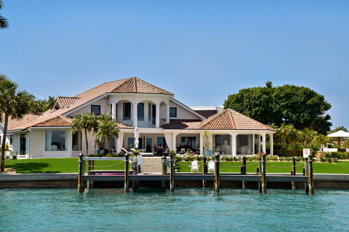Bar chart showing performance lift from listing optimization: listings with professional photos, dynamic pricing, and specific descriptions see 2.5x more bookings