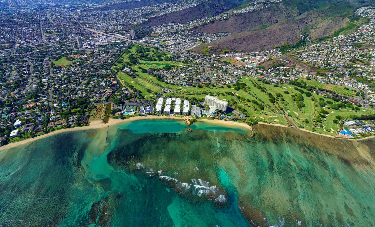 Bar chart showing Lahaina condo revenue growth: $71.5K in 2022 vs $120.3K in 2023 after professional management implementation